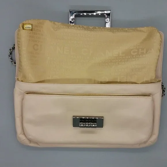 SOLD! 🤑 CHANEL Mademoiselle East West Flap - Picture 12 of 17